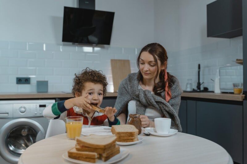 how parents model nutrition through daily routines