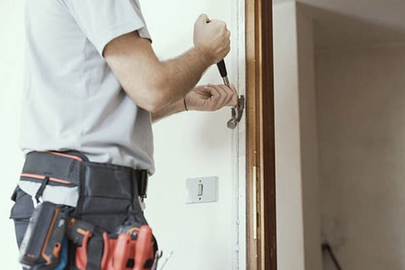 door repair mistakes that richland homeowners avoid with handyman help