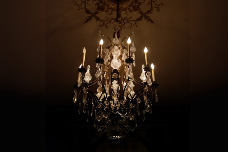 essential elements that guide the right chandelier choice