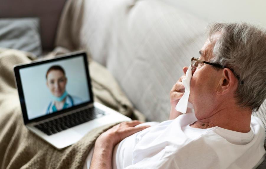 how emergency call button for seniors helps in emergencies 2