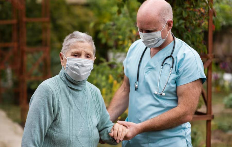 how emergency call button for seniors helps in emergencies 4