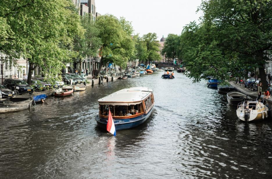 5 affordable canal cruise amsterdam options for budget conscious travelers 3