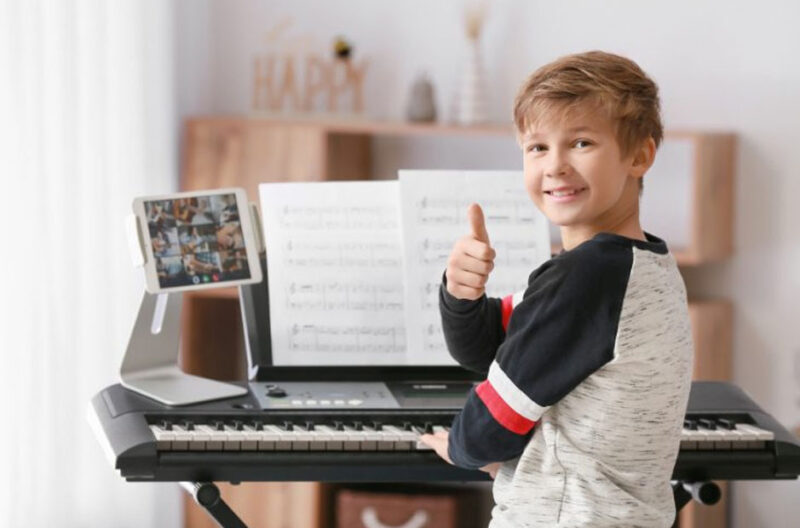 piano lessons at home vs studio lessons